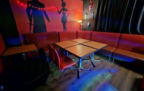 Типичный Питер. Лофт-зал в стиле Мафия