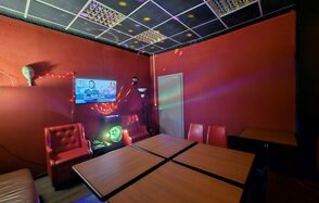 Типичный Питер. Лофт-зал в стиле Мафия