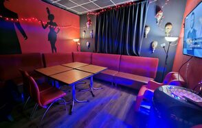 Типичный Питер. Лофт-зал в стиле Мафия