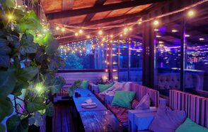 Атмосферное пространство с верандой и мангалом в Отрадном