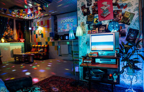 Зал "PIXELS". Яркая площадка в стилистике 90-х