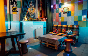 Зал "PIXELS". Яркая площадка в стилистике 90-х