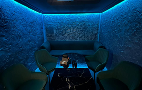 Небольшой атмосферный зал