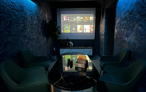 Небольшой атмосферный зал