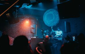 BarFly. Просторный клубный лофт