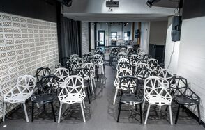 Светлый просторный зал