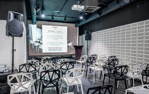 Светлый просторный зал