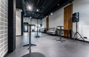 Светлый просторный зал