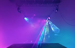 Двухуровневый лофт из белого кирпича