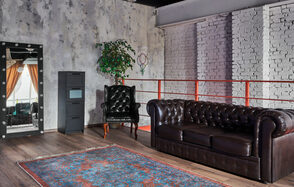 Двухуровневый лофт из белого кирпича