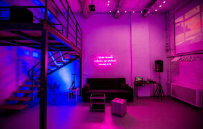 Футуристический двухуровневый лофт