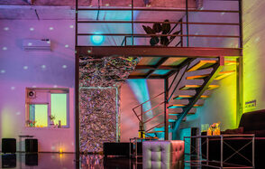 Футуристический двухуровневый лофт