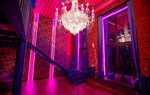 Стильный двухуровневый лофт