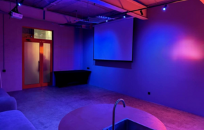 Дизайнерский лофт-зал