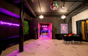 Белый неоновый лофт-зал