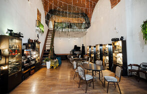 Белый зал в стиле лофт