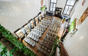 Белый зал в стиле лофт