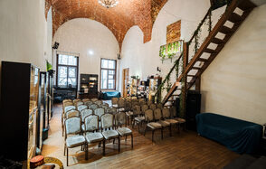 Белый зал в стиле лофт