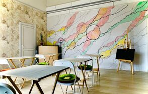 Светлый зал 30 кв. м с естественным светом