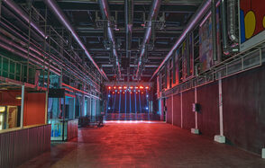 Лофт Графит. Огромное пространство со сценой