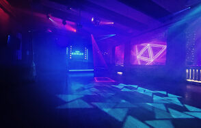 Лофт со сценической аппаратурой, грилем и верандой