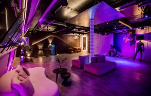 Мусс Лофт. Светлый лофт с верандой на крыше