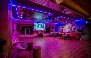 Тропический лофт с современным дизайном и верандой