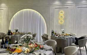 Аманд Холл. Серый банкетный зал