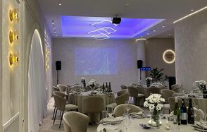 Аманд Холл. Серый банкетный зал