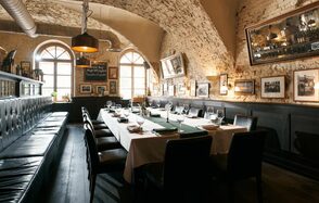 LAMB. Банкетный зал с винным погребом 