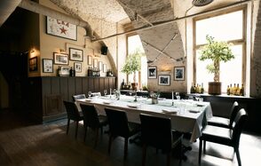 LAMB. Банкетный зал с винным погребом 