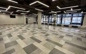 Пространство с большими окнами для ваших мероприятий