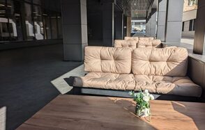 Пространство с большими окнами для ваших мероприятий