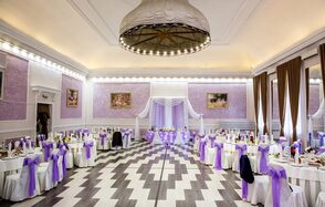 Тиара. Банкетный зал с сиреневыми акцентами 