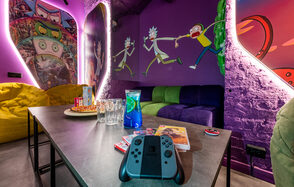 Лофт-зал с героями мультсериала