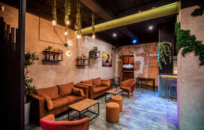 Дизайнерский лофт с неоном