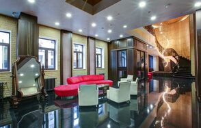 Доктор на крыше. Банкетный зал с открытой верандой