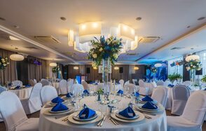 Доктор на крыше. Банкетный зал с открытой верандой