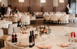 Доктор на крыше. Банкетный зал с открытой верандой