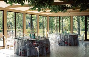 Банкетный зал в загородном клубе "Любовь"