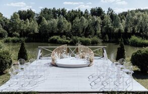 Банкетный зал в загородном клубе "Любовь"