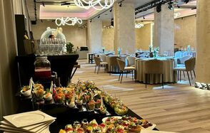 Аманд Холл. Банкетный зал в стиле Шале