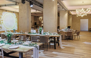 Аманд Холл. Банкетный зал в стиле Шале