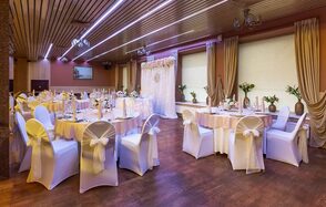 Добролюбофф. Светло-бежевый банкетный зал