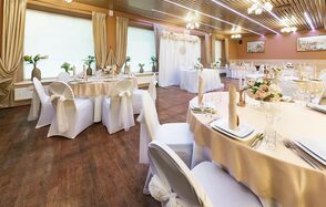 Добролюбофф. Светло-бежевый банкетный зал