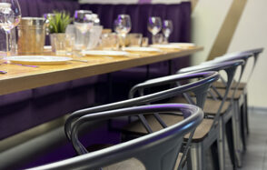 Просторный лофт с барной стойкой