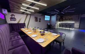 Просторный лофт с барной стойкой