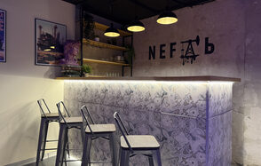 Просторный лофт с барной стойкой