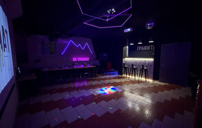 Тёмный лофт с современным дизайном