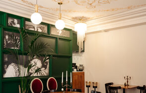 Фюнамбюль. Банкетный зал с зеркальным потолком